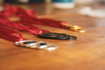 AUM Senior Class Medallion Encourages Early Alumni Giving 