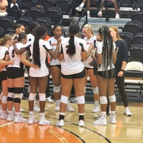 Warhawk women’s volleyball team takes a 0-3 loss against Trojans